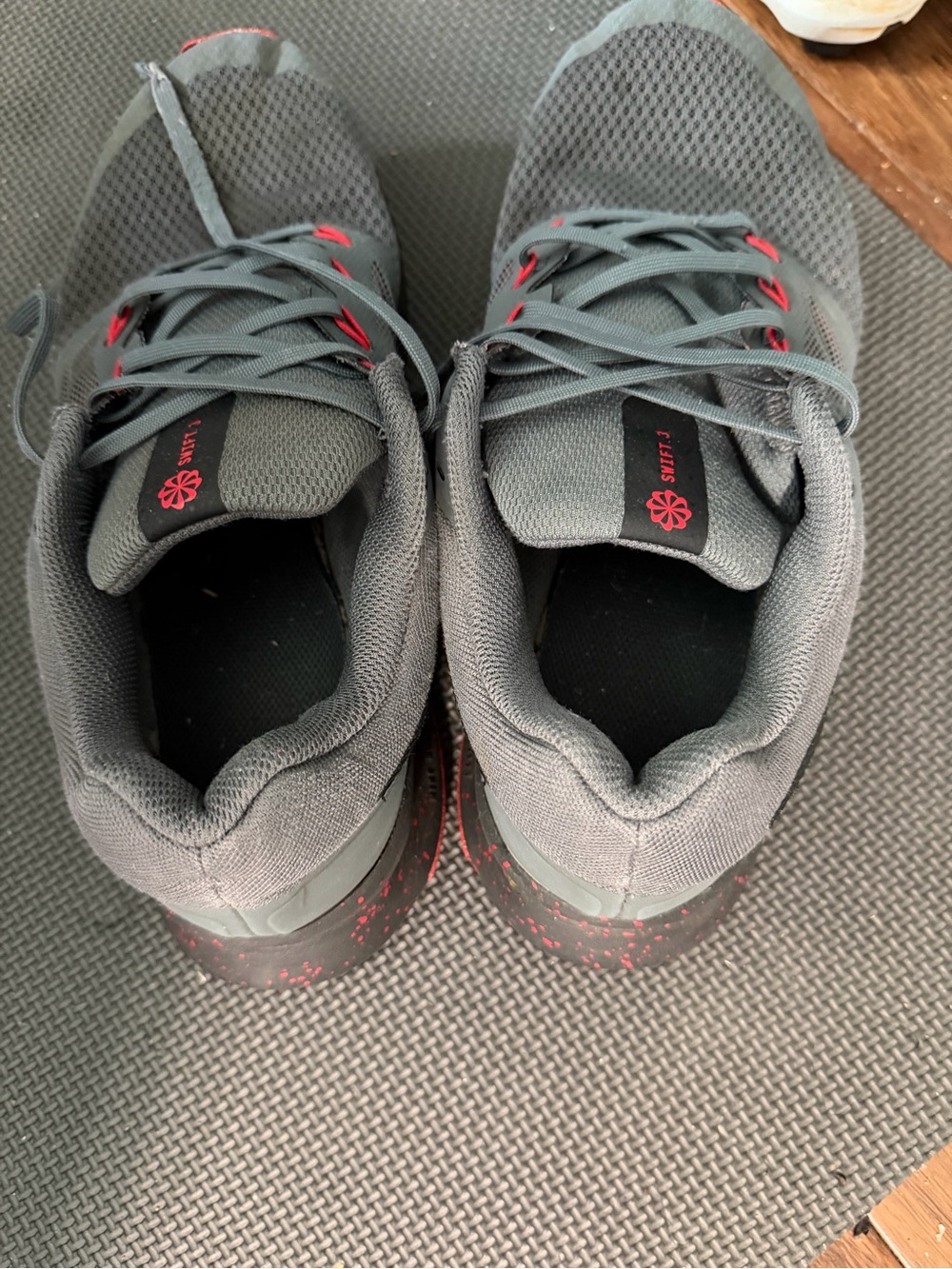 Nike Men’s Gray and Red Athletic Running Shoes - Picture 3 of 3
